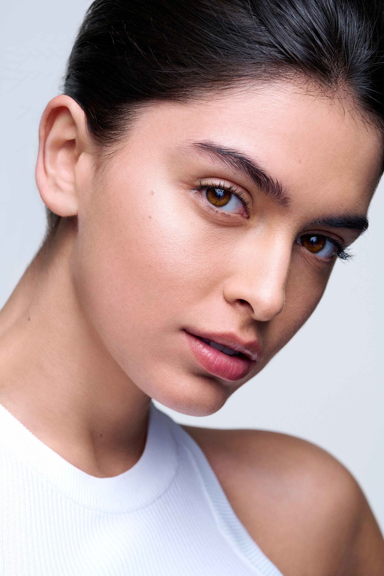 mito-sobre-la-piel-el-sol-ayuda-a-la-piel-con-tendencia-acneica